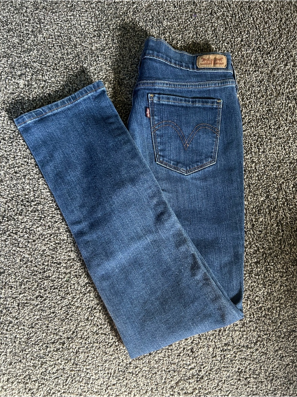 Levi's Women's Straight Leg Jeans in Blue Wash
